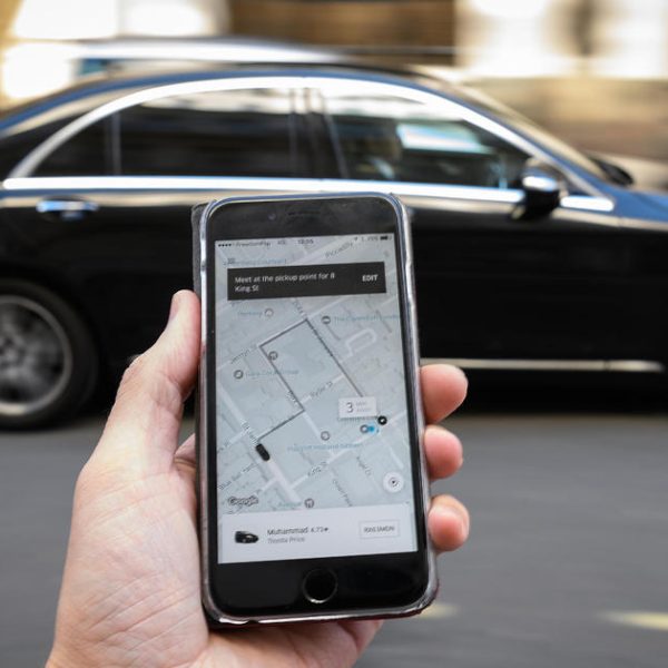 French Uber drivers to earn a minimum €7.65 per ride after union deal