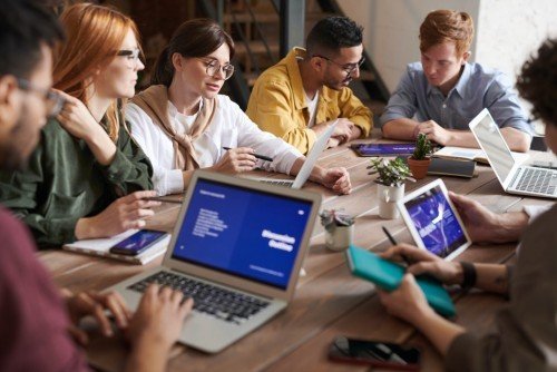 Tips and Advice for Entrepreneurship, Money, Studying the Economy, and Stocks in Italy
